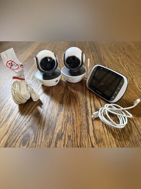 Motorola MBP85CONNECT Dual Video Baby Monitor 2 Wi-Fi Cameras & Screen TESTED